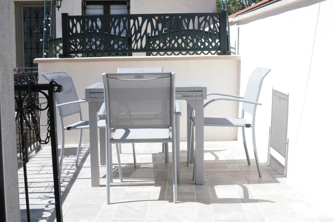 Rully House Apartamento Exterior foto